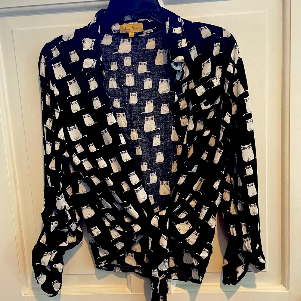 Quirky and Cute! Tie front blouse with whimsical cat design!